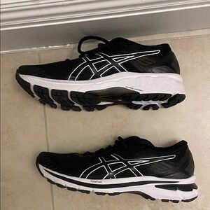 ASICS women’s  Black and White Athletic Shoes
